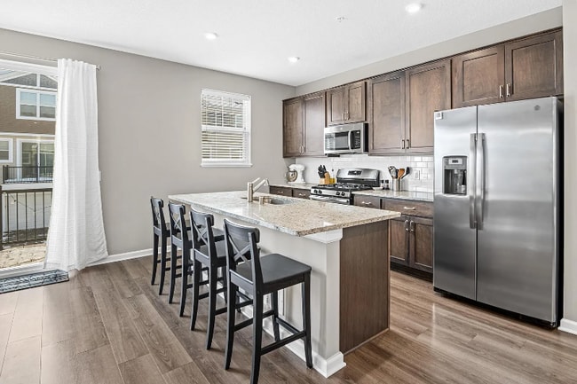 Building Photo - 801 Roselyn Dr