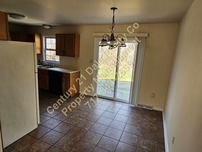 Building Photo - 2 Bedroom Townhome in Central York School ...