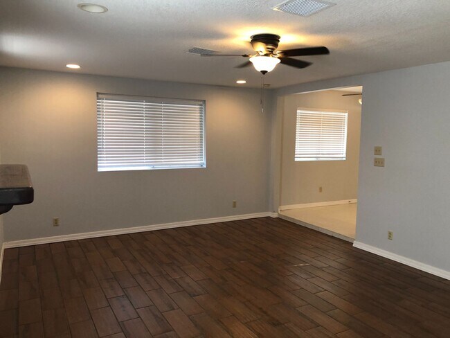 Foto del edificio - Beautifully remodeled home in the middle o...