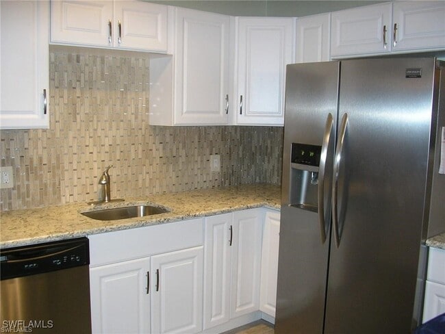 Foto del edificio - 3432 Sacramento Way