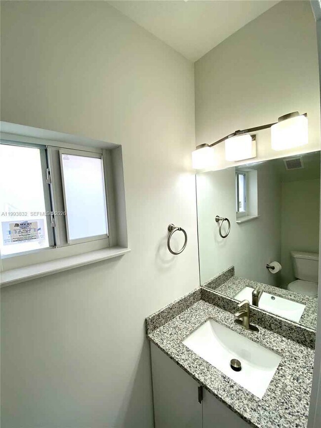 Foto del edificio - 5860 Hollywood Way