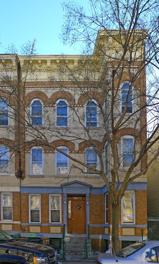Foto del edificio - 1820 Putnam Ave