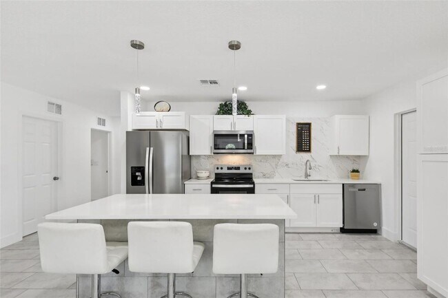 Foto del edificio - Beautifully Remodeled 4-bedroom, 2-bathroom rental home in Sarasota