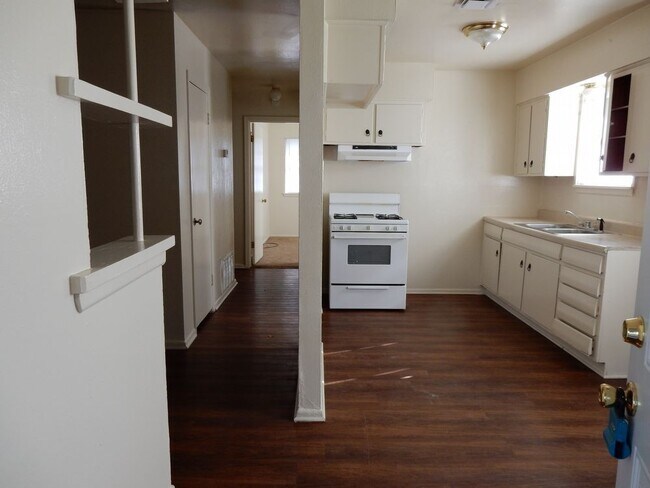 Foto del edificio - CHEROKEE PARK AREA-3 bedroom 1 Bedroom