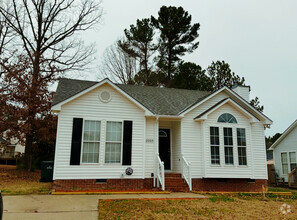 Building Photo - 2305 Lockwood Folly Ln