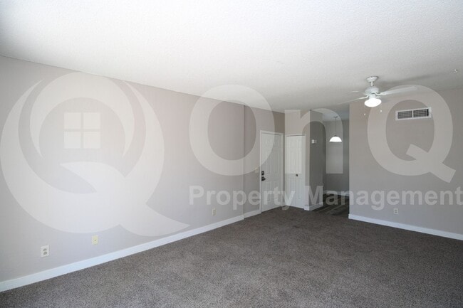 Foto del edificio - 2807 E Paradise Ln