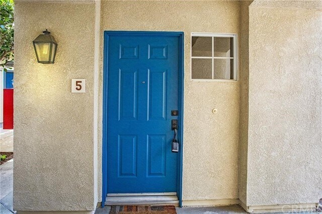 Building Photo - 5 White Sands