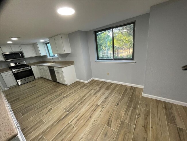 Foto del edificio - 8306 Hanbridge Ln