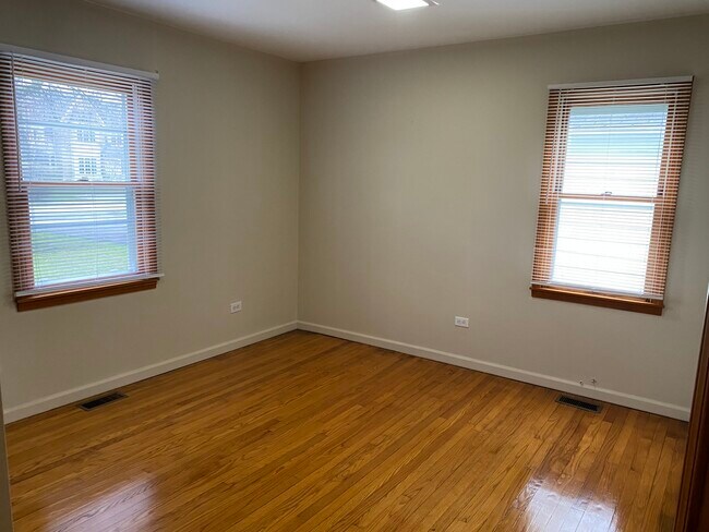 Foto del edificio - 2260 Woodlawn Rd