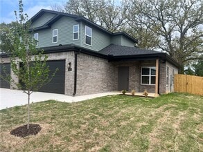 Building Photo - 572 Cosmos St