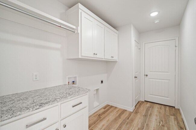 Building Photo - 109 North F M 789