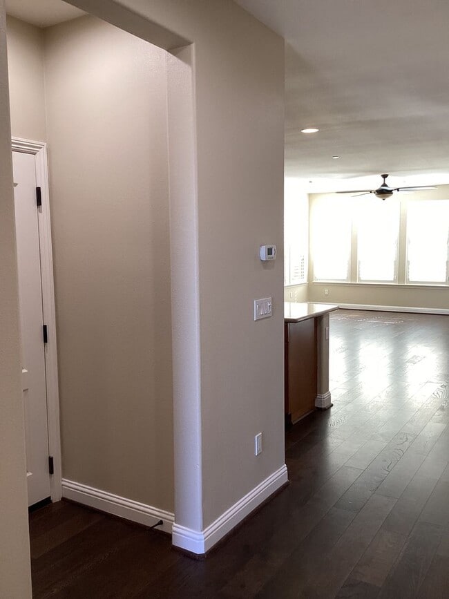 Building Photo - Beautiful Newer Rice Ranch Single Story Ho...