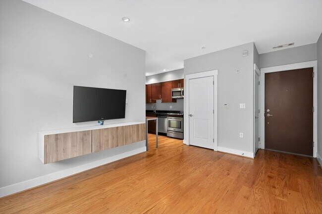 Foto del edificio - Chic 1-Bedroom Condo in Columbia Heights – Steps from Metro, Parks & Cafés