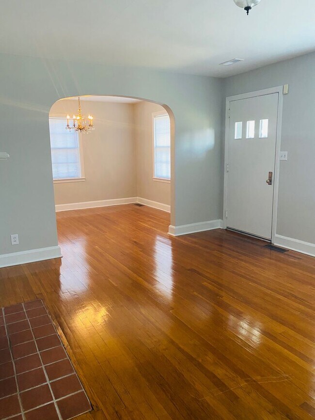 Building Photo - IMMACULATE & FULL OF CHARM! 3 Bedroom/ 2 B...