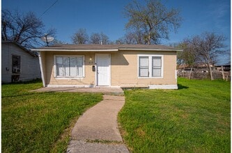 Building Photo - 819 Larry St