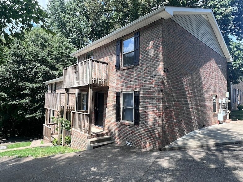 Primary Photo - 470 Martha Ln