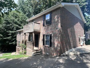 Building Photo - 470 Martha Ln
