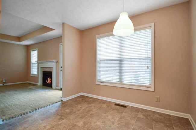 Building Photo - Pet Friendly Three Bedroom!