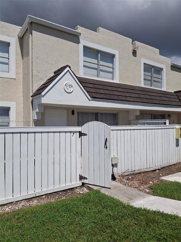 Foto principal - 6825 SW 45th Ln