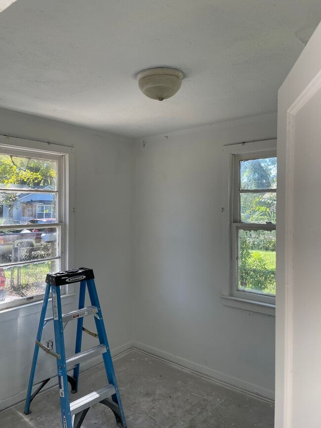 Building Photo - Charming 3 Bed 1 Bath Ranch