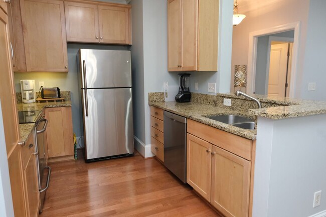 Foto del edificio - 2 bedroom/2.5 Bath, Furnished Short-Term R...
