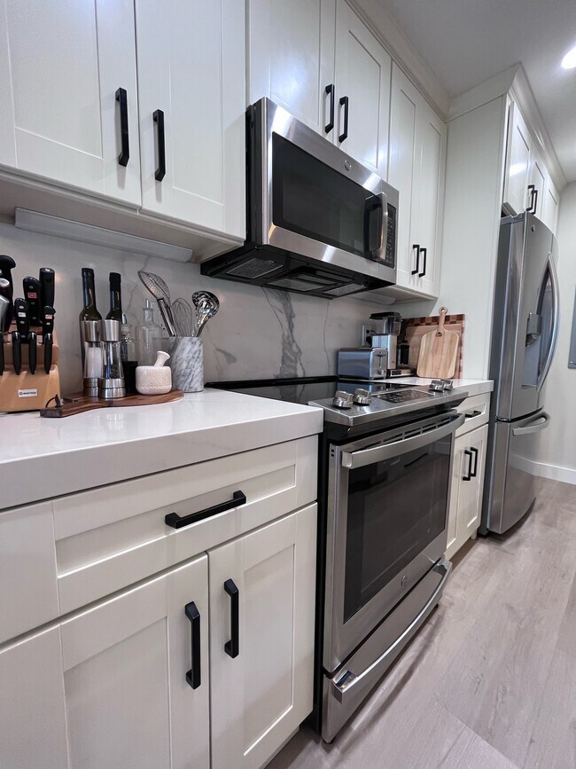 Building Photo - 230 Watson Dr