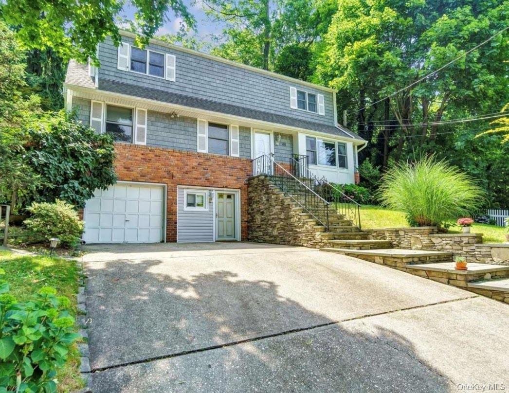 Foto del edificio - 181 Spring Rd