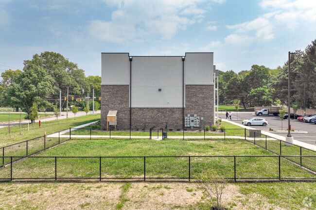 Dog Park - Bluff Crossing Apartments