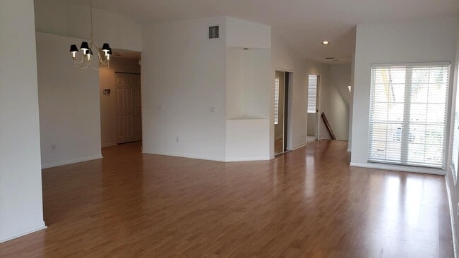 Building Photo - 17061 Emile St