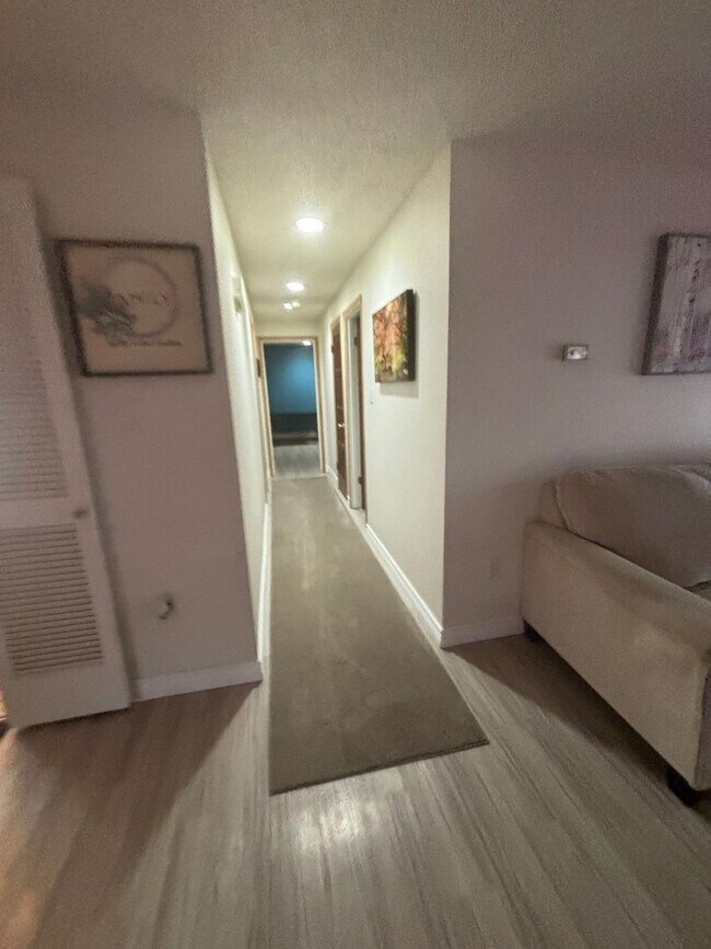 Foto del edificio - 3 bedroom / 2 car garage / On the Chena river