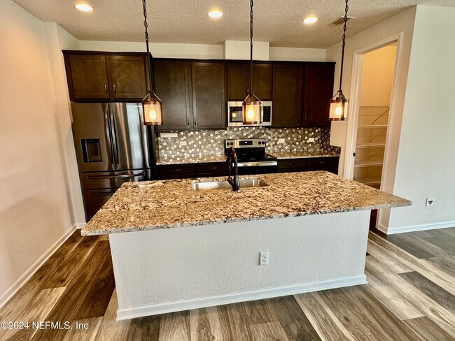 Foto del edificio - 12595 Lake Madison Ln
