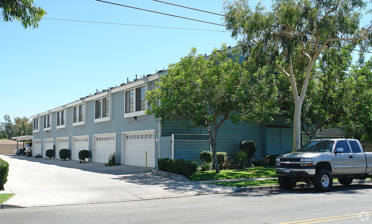 15722 S B St, Tustin, CA 92780 Apartments in Tustin, CA