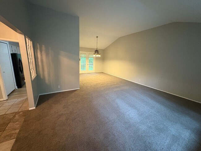 Foto del edificio - Beautiful Split Level House 3 bedroom 1 ba...