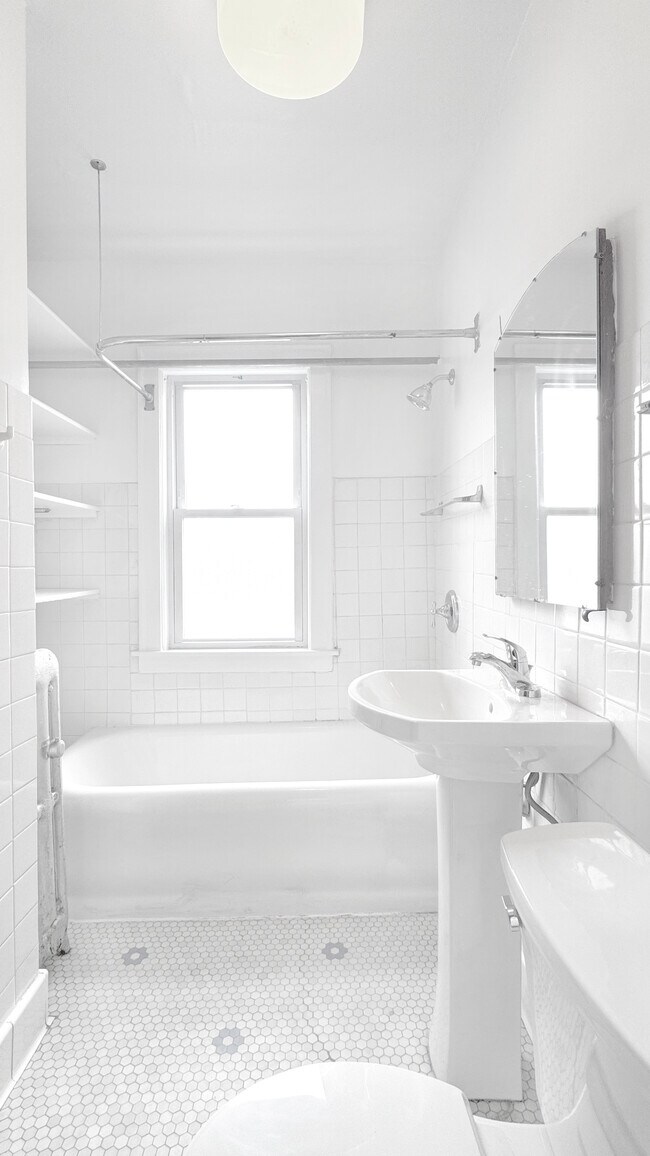 Baño - West Grace Street