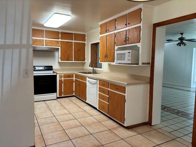 Foto del edificio - 128 Moriarty St NW