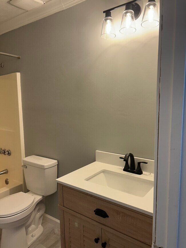 Foto del edificio - 8224 Connally Dr