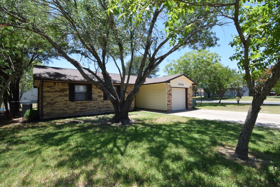 Foto principal - 1056 Lindsey Cir