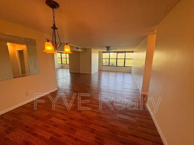 Building Photo - 2660 Carambola Cir N