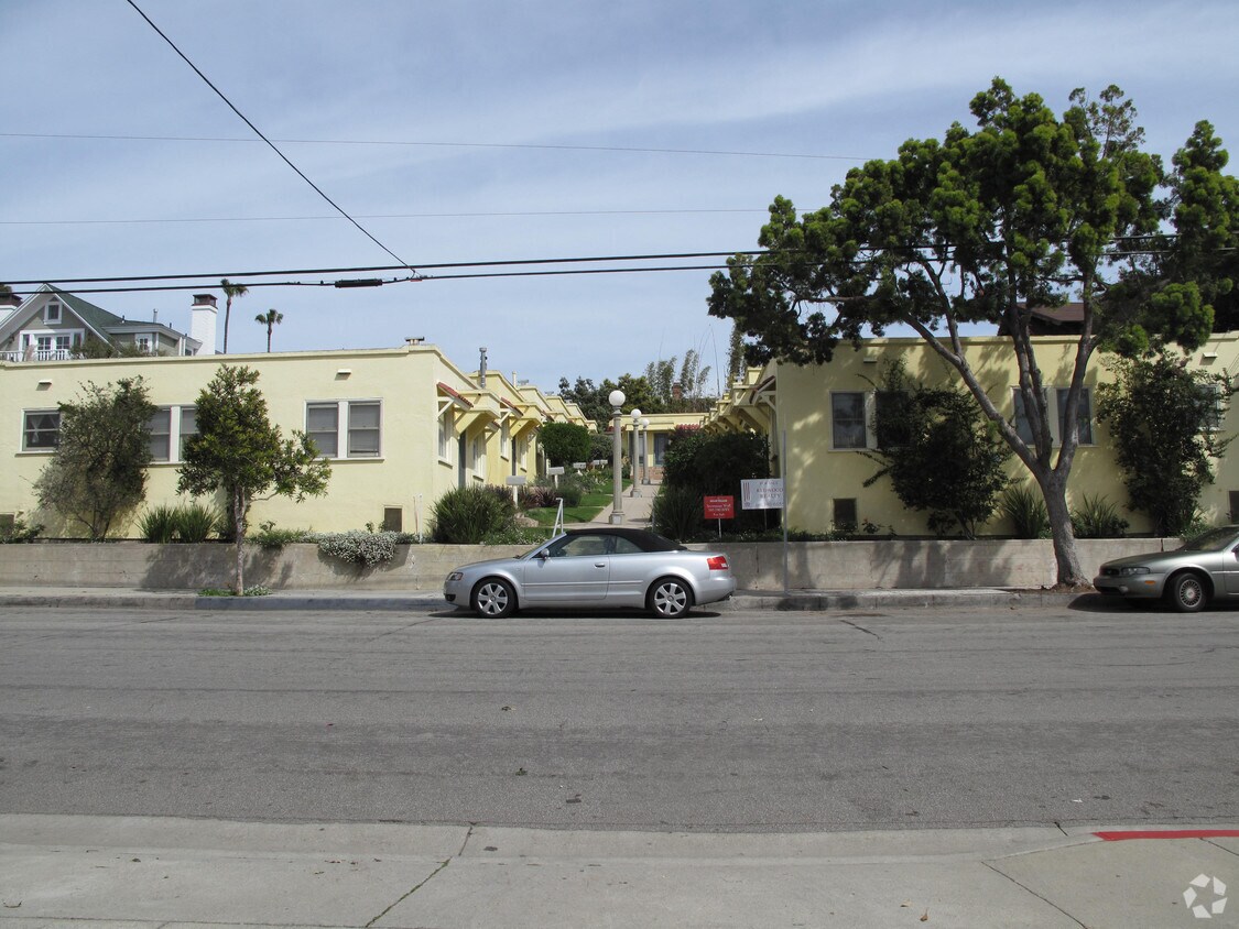 Foto principal - 2411 3rd St
