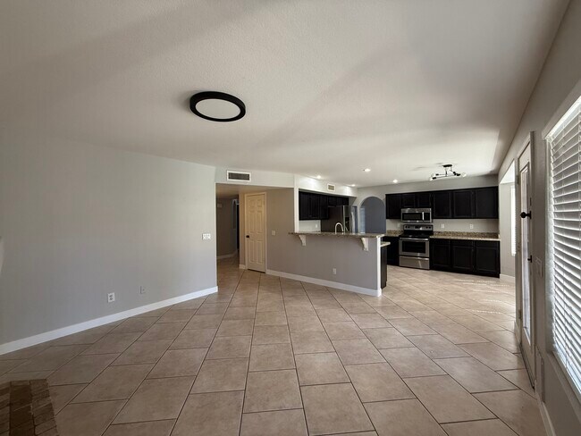 Sala de estar trasera - 6629 E Preston St