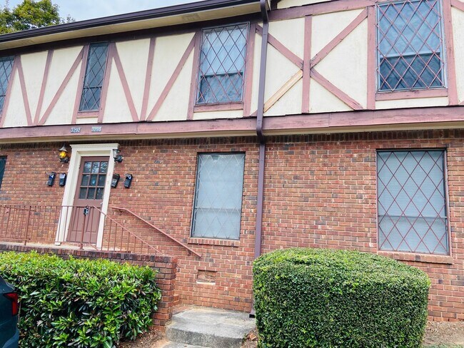 Foto del edificio - 3 bedrooms /2 bath Condo Available Now