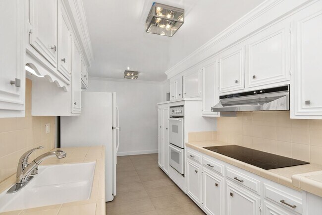 Foto del edificio - 404 San Vicente Blvd