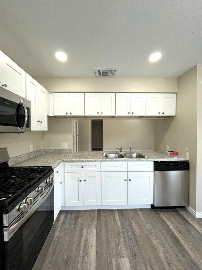 Foto del edificio - 3830 Candlestone Dr