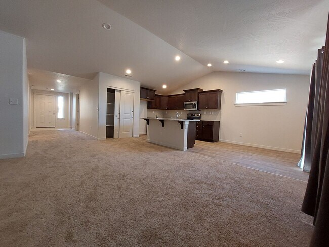 Building Photo - Brand New 3 bed 2 bath house