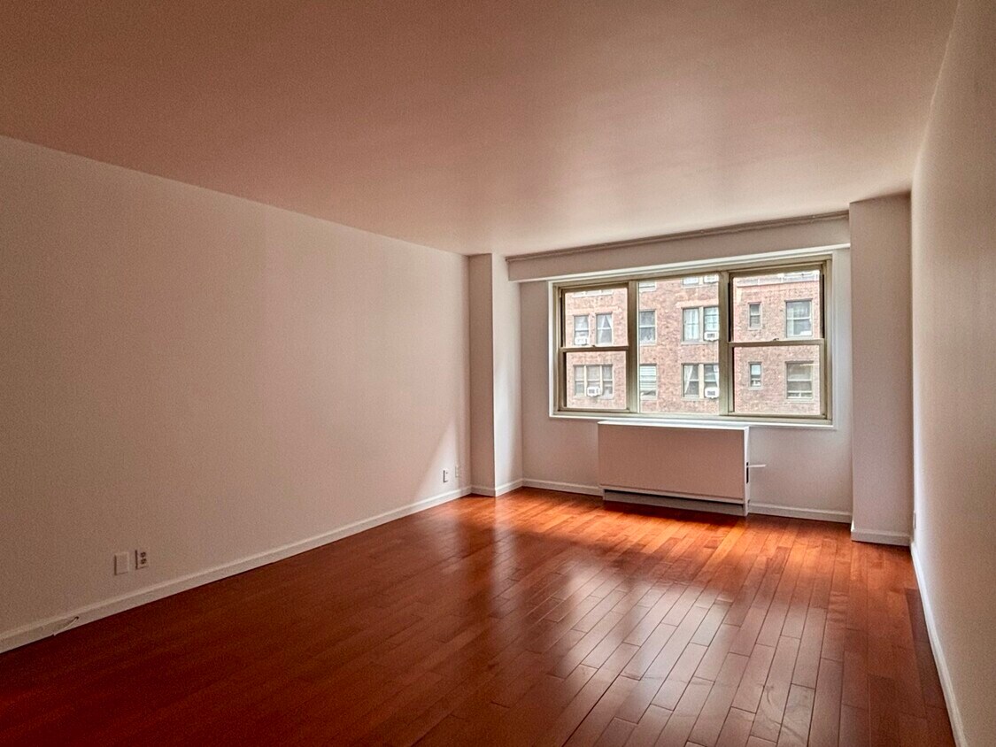 Foto principal - 400 E 54th St