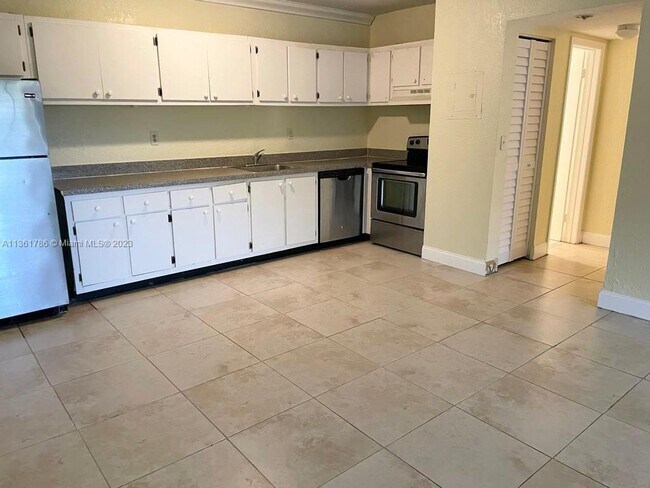 Foto del edificio - 7965 SW 104th St