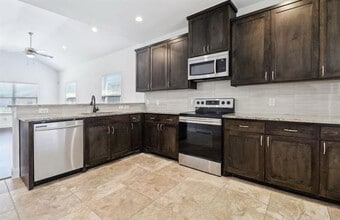 Building Photo - 2325 Doty Ln