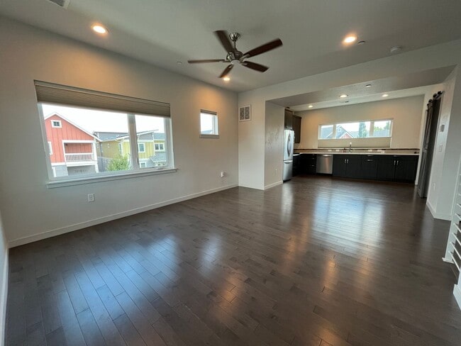 Foto del edificio - Beautiful Modern Townhouse in North Fort C...