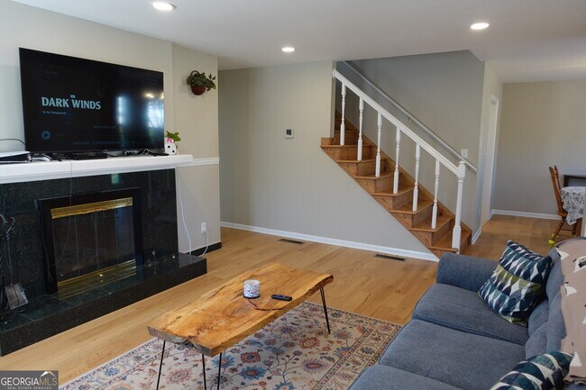 Foto del edificio - 1333 Holliday Dr