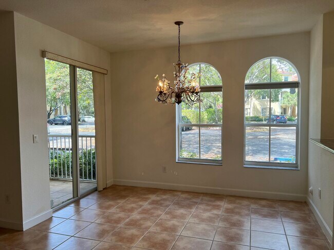 Foto del edificio - 150 Jacaranda Country Club Dr